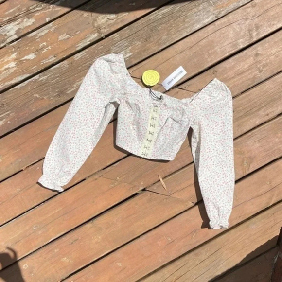 New Love Stuck Floral Hook & Eve Top - Picture 3 of 16